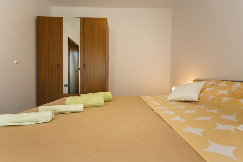 Premium Apartment Near Center And Beach With Parking Veglia Exterior foto